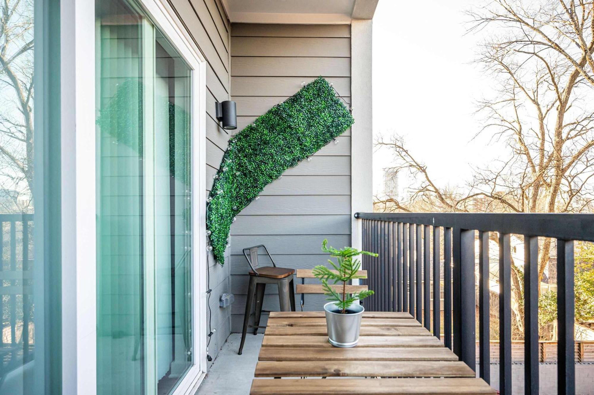 Luxe 1br W Balcony In Downtown 542blvd *